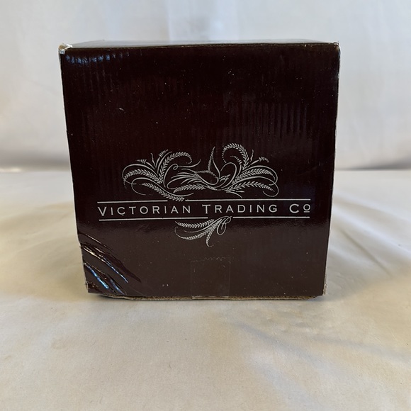 Victorian Trading Co Glass Powder/Trinket Box Silver Tone Lid - Picture 2 of 16